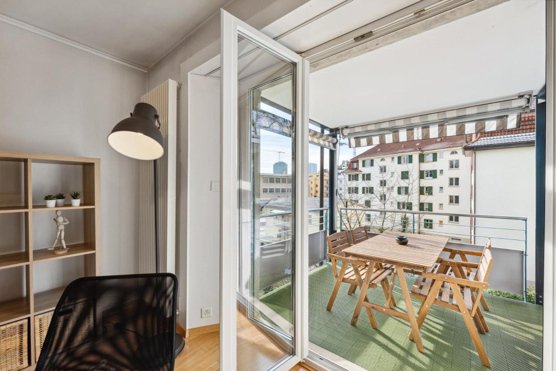 Comfortable In Oerlikon 20 Minutes Away From Airport Appartement
